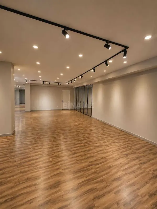 Kirayə verilir 8 otaqlı ofis 250 m²