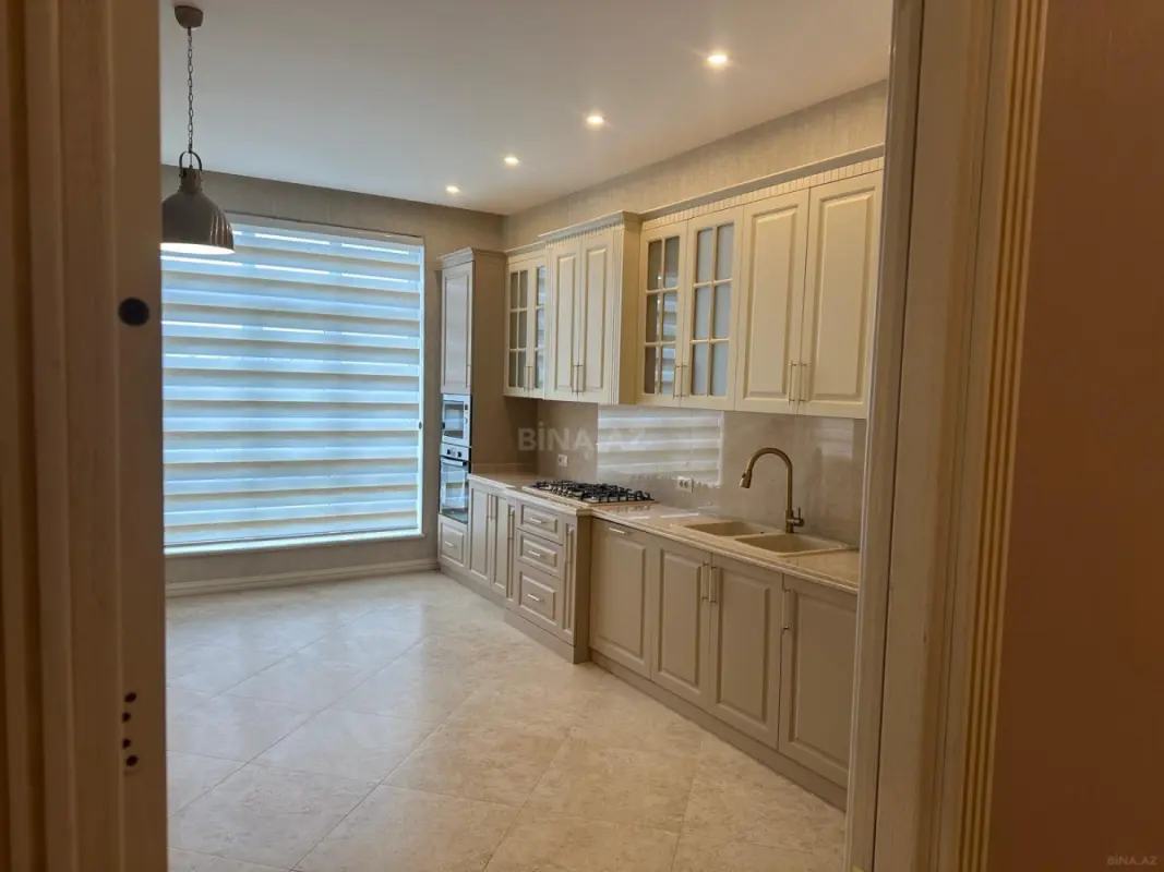 Satılır 3 otaqlı mənzil 171 m²