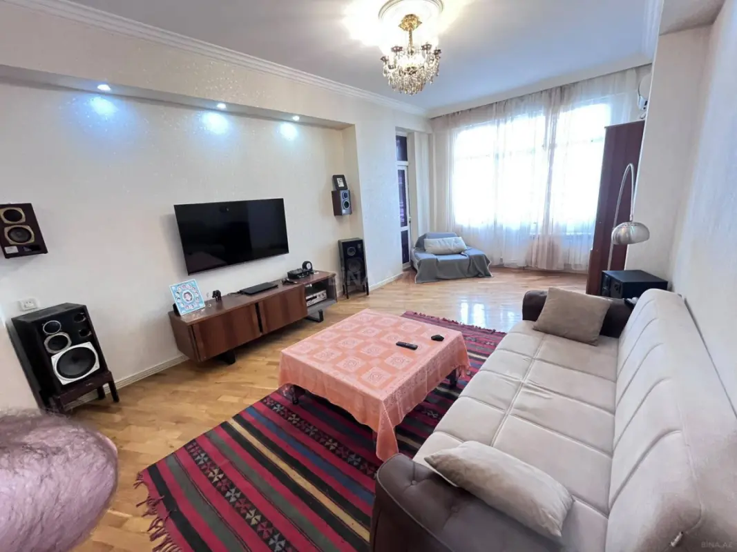 Satılır 2 otaqlı mənzil 93 m²