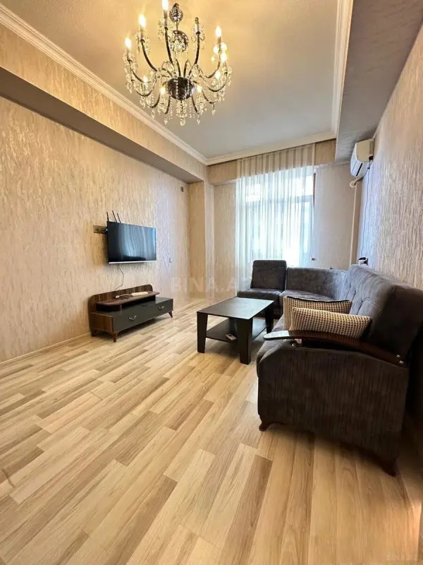 Kirayə verilir 2 otaqlı mənzil 75 m²