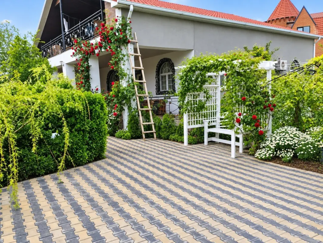 Satılır 5 otaqlı həyət evi 300 m²
