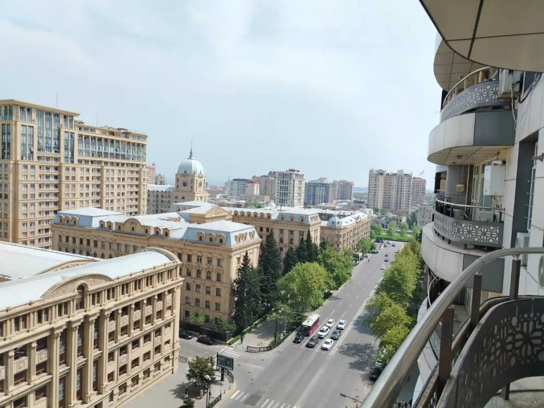 Satılır 3 otaqlı mənzil 125 m²