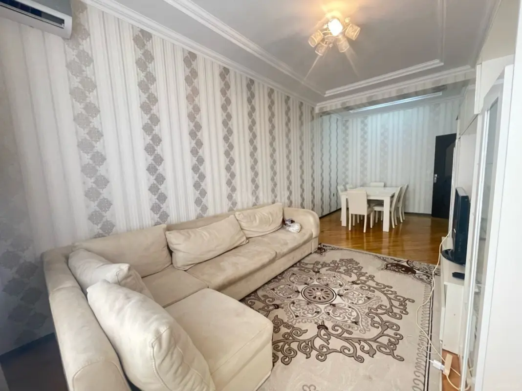 Kirayə verilir 2 otaqlı mənzil 86 m²