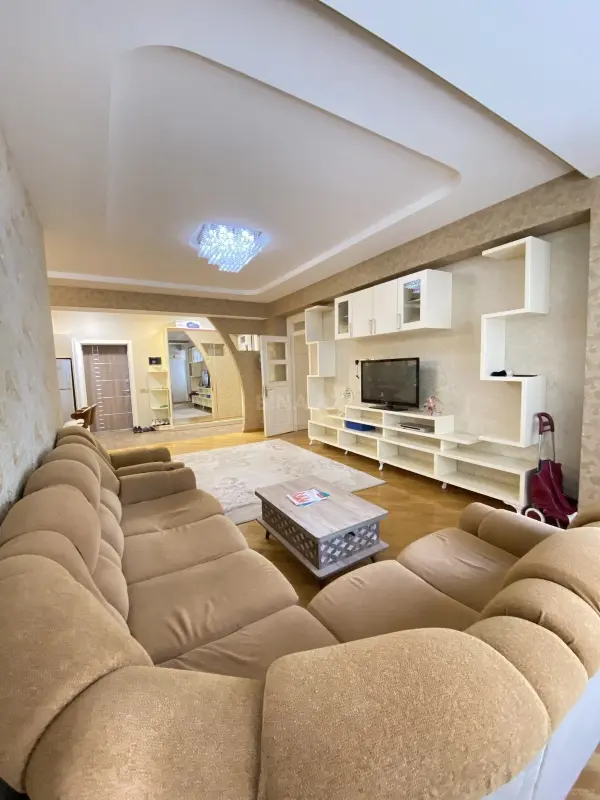 Satılır 3 otaqlı mənzil 101 m²