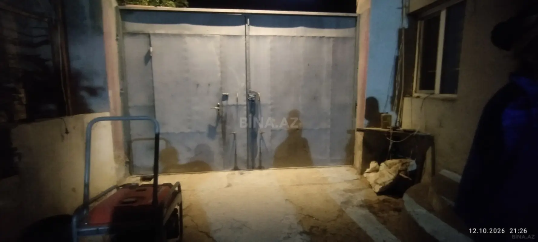 Satılır 9 otaqlı həyət evi 350 m²