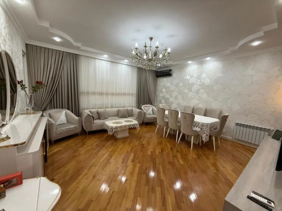 Satılır 5 otaqlı həyət evi 211 m²