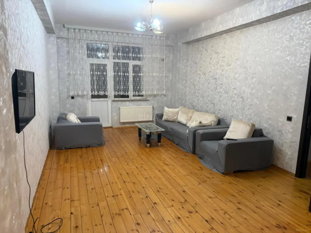 Kirayə verilir 2 otaqlı mənzil 90 m²