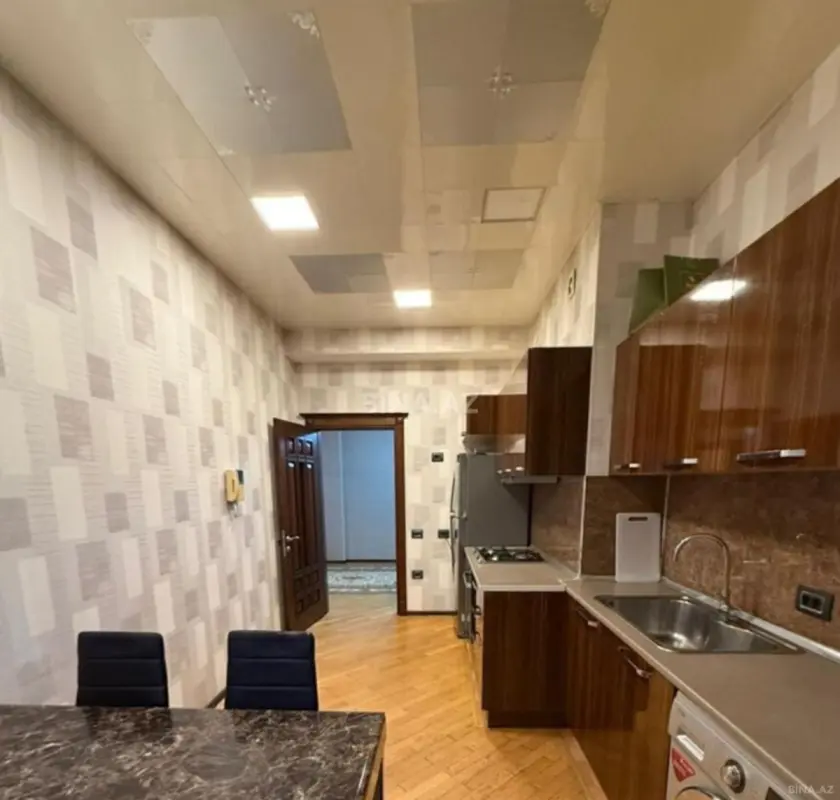 Kirayə verilir 2 otaqlı mənzil 105 m²