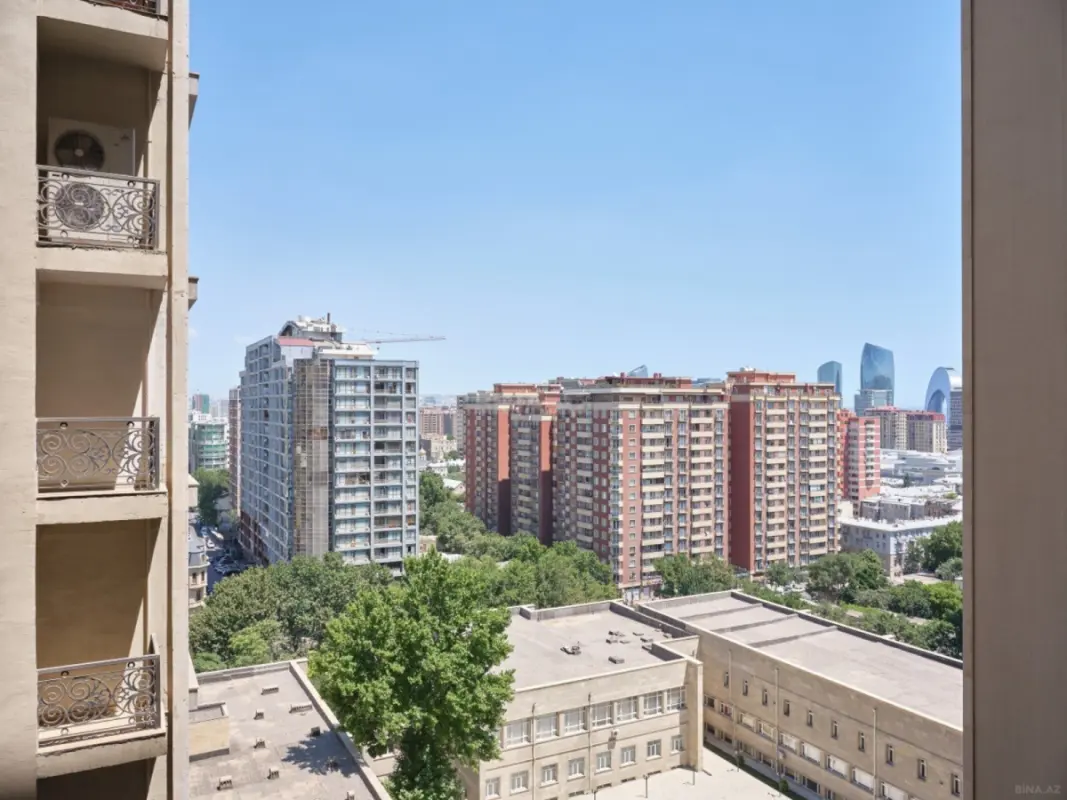 Kirayə verilir 4 otaqlı mənzil 180 m²