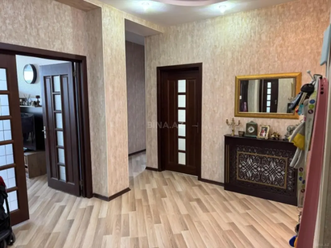 Satılır 4 otaqlı mənzil 127 m²