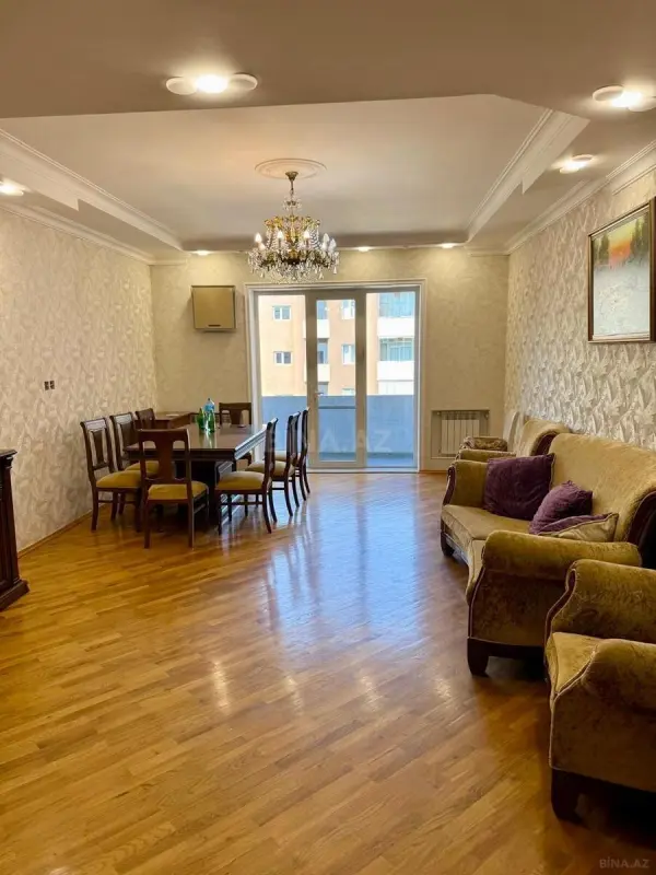 Kirayə verilir 3 otaqlı mənzil 134.5 m²