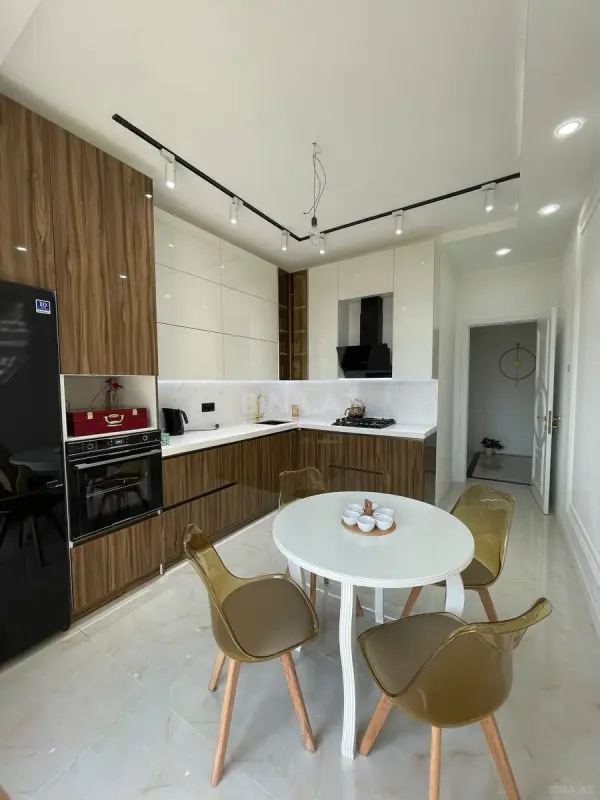 Kirayə verilir 3 otaqlı mənzil 148 m²