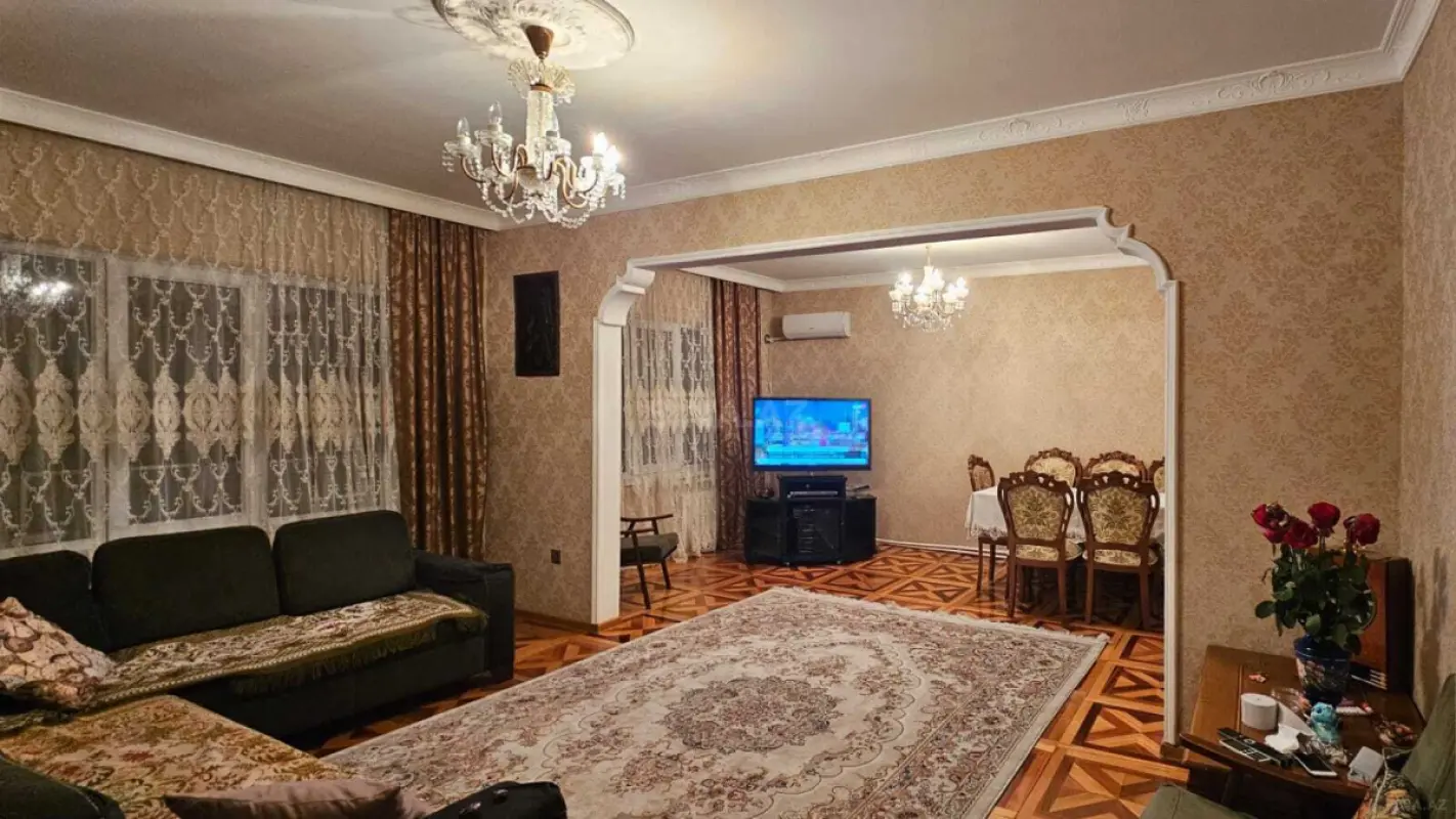 Satılır 5 otaqlı mənzil 110 m²
