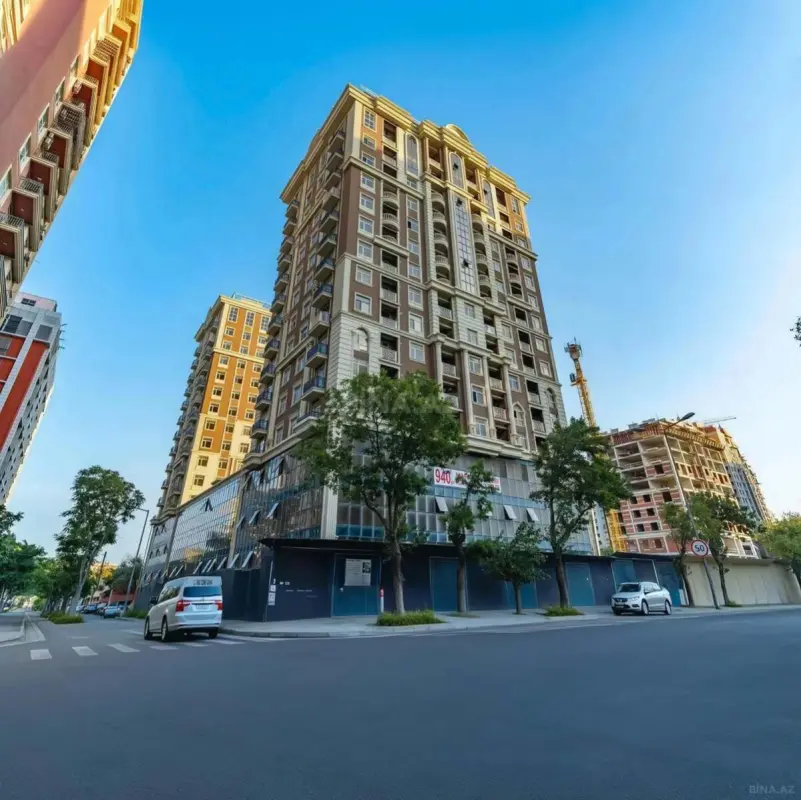Satılır 4 otaqlı mənzil 131.5 m²