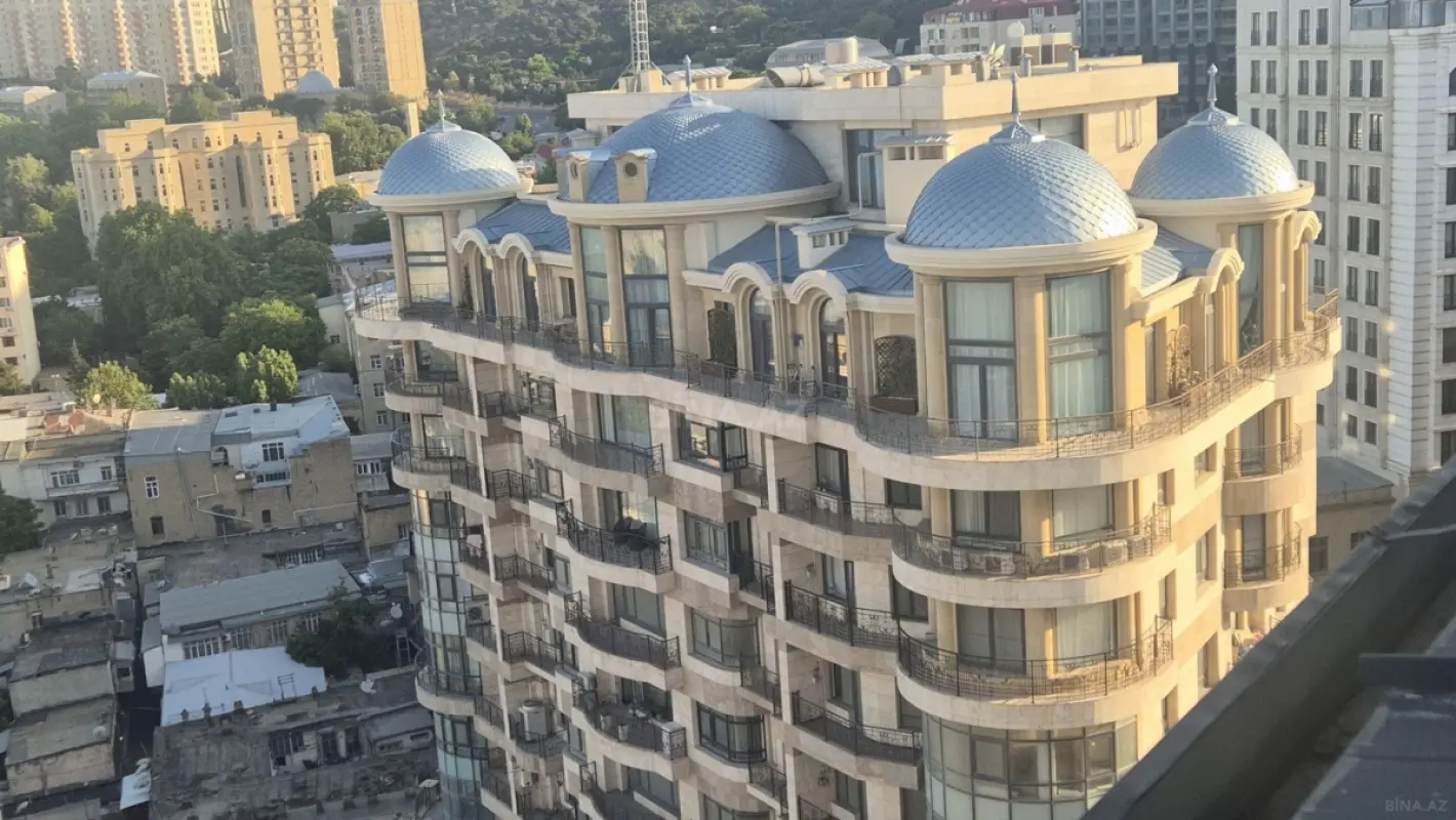Satılır 5 otaqlı mənzil 258 m²