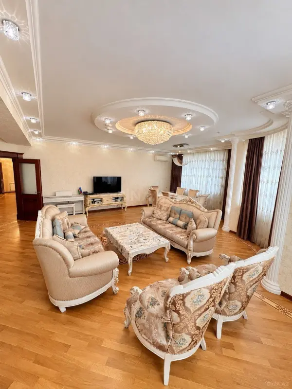 Satılır 4 otaqlı mənzil 200 m²