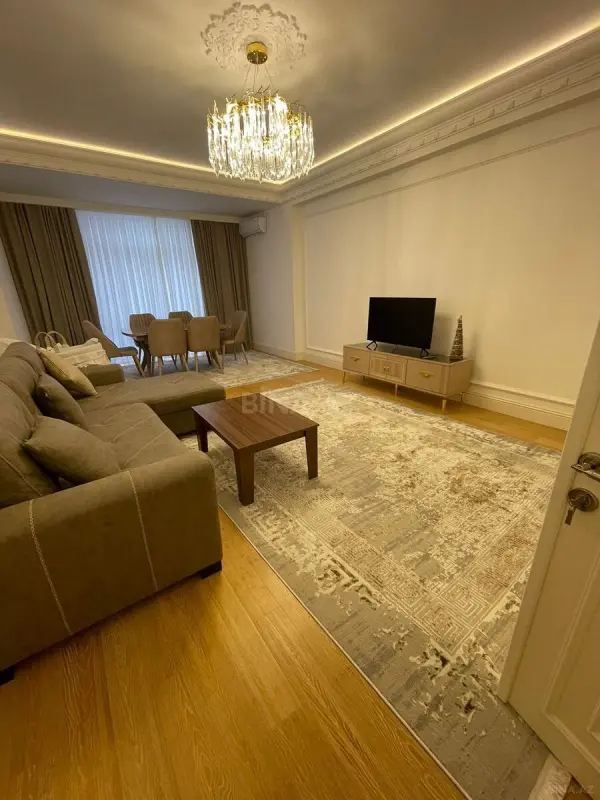 Satılır 2 otaqlı mənzil 111 m²