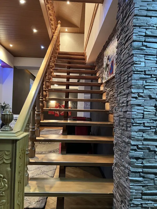 Satılır 6 otaqlı mənzil 400 m²