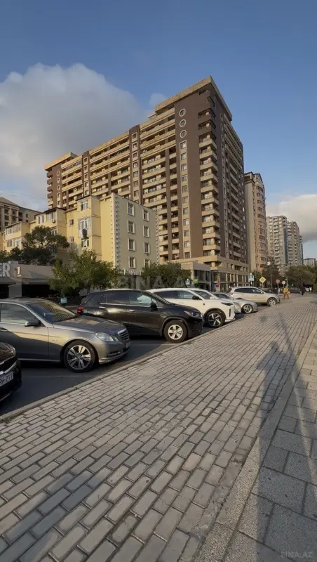 Satılır 4 otaqlı mənzil 155 m²