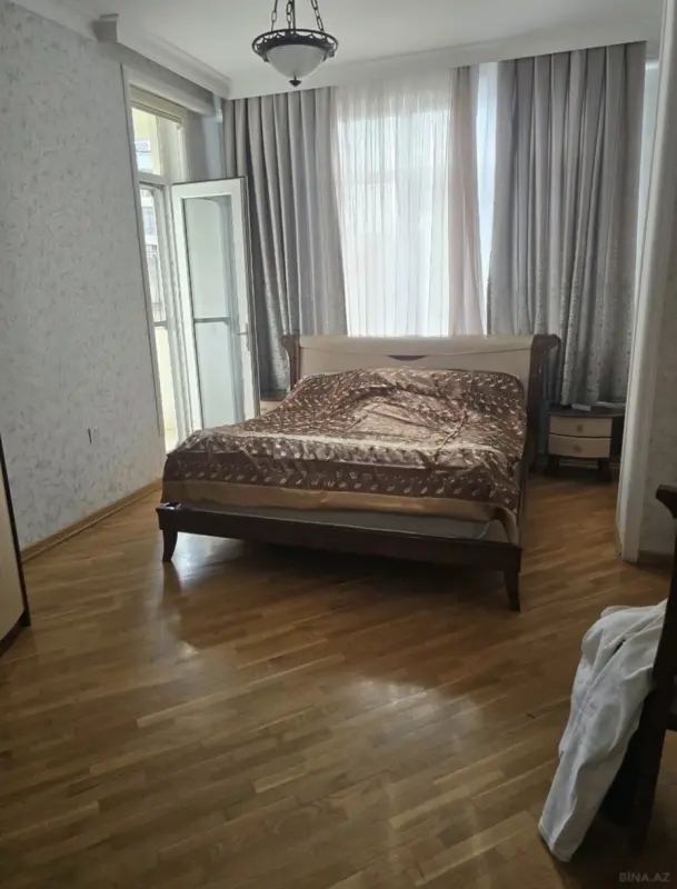 Satılır 2 otaqlı mənzil 90 m²