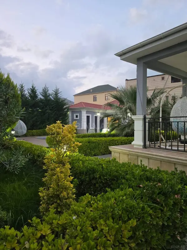 Satılır 5 otaqlı həyət evi 240 m²