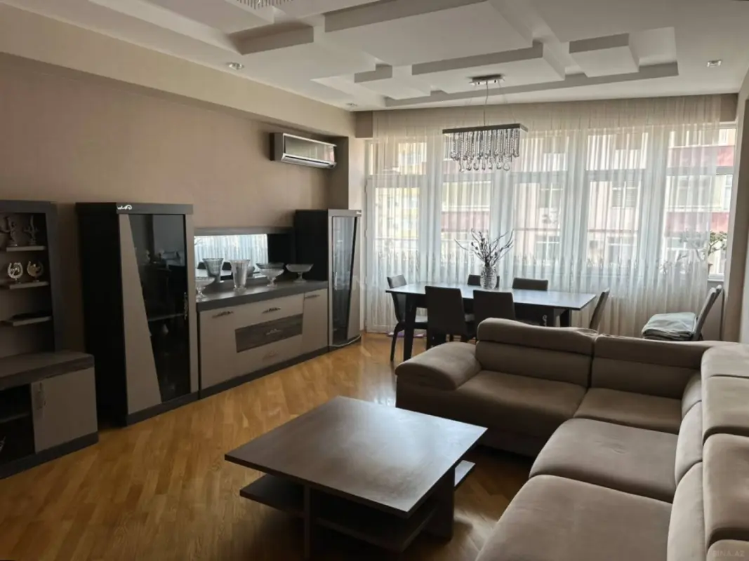 Satılır 3 otaqlı mənzil 132 m²