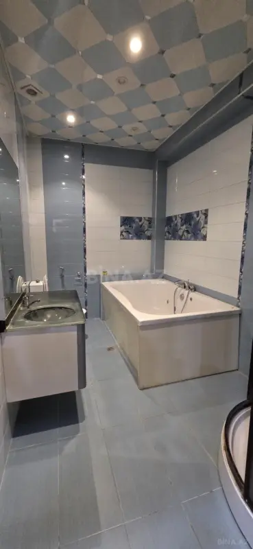 Satılır 4 otaqlı mənzil 200 m²