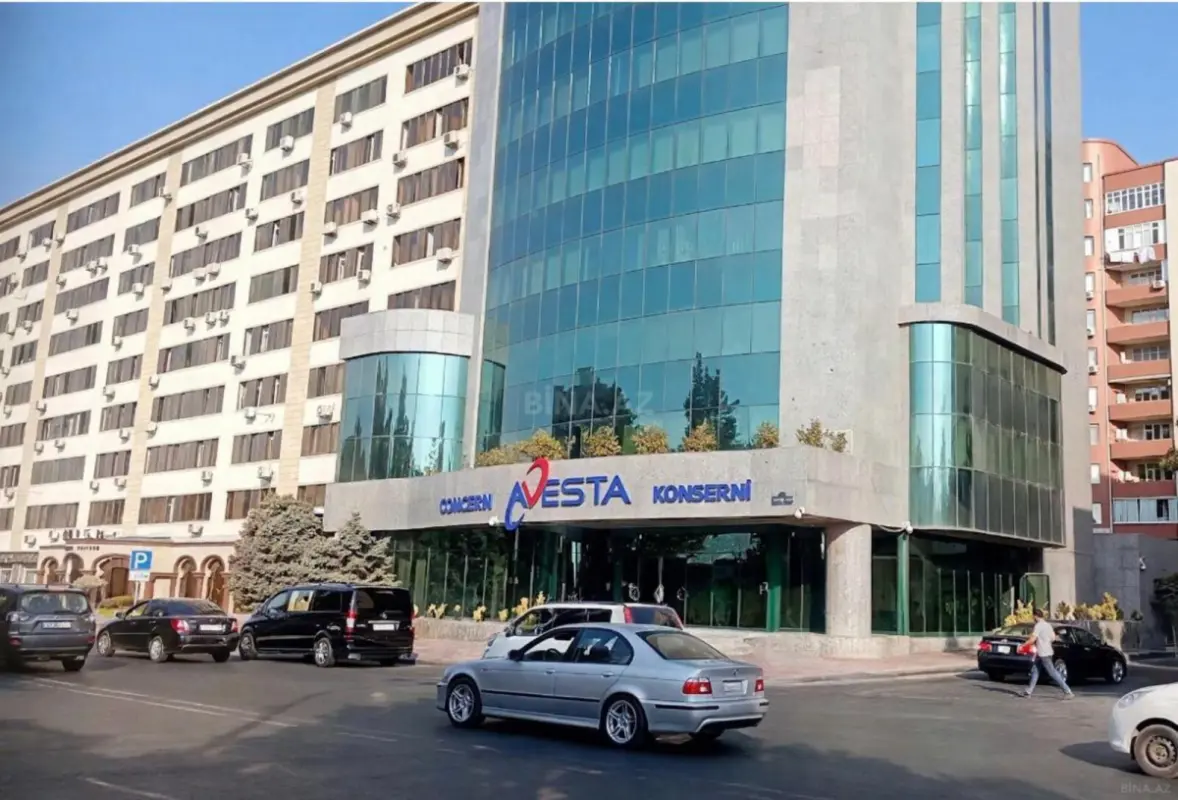 Satılır 4 otaqlı mənzil 205 m²