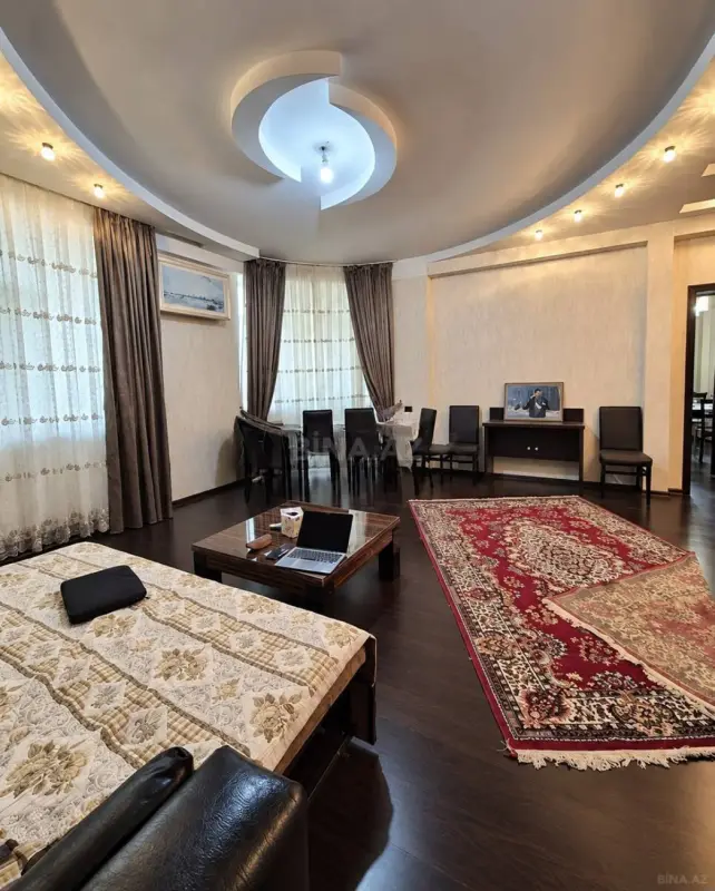 Satılır 4 otaqlı mənzil 160 m²