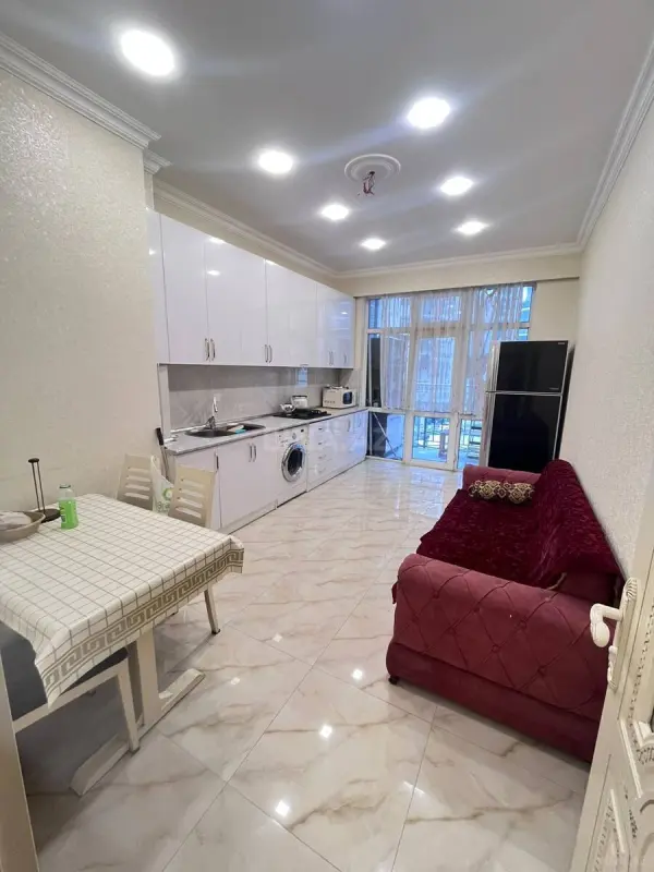 Satılır 2 otaqlı mənzil 93 m²