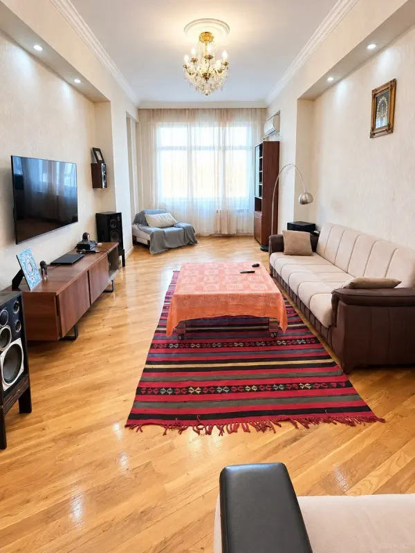 Satılır 2 otaqlı mənzil 93 m²