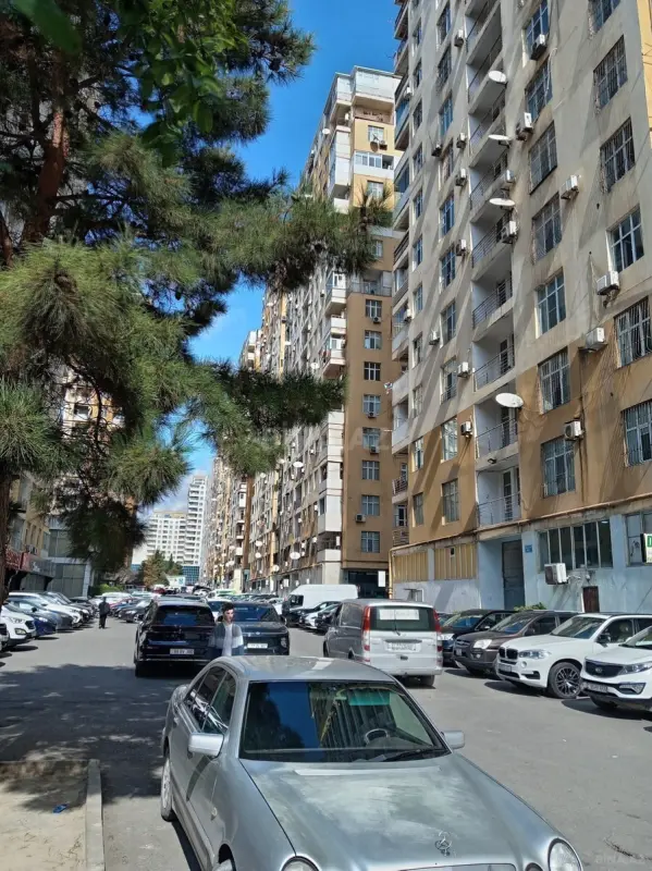 Kirayə verilir 3 otaqlı mənzil 123 m²