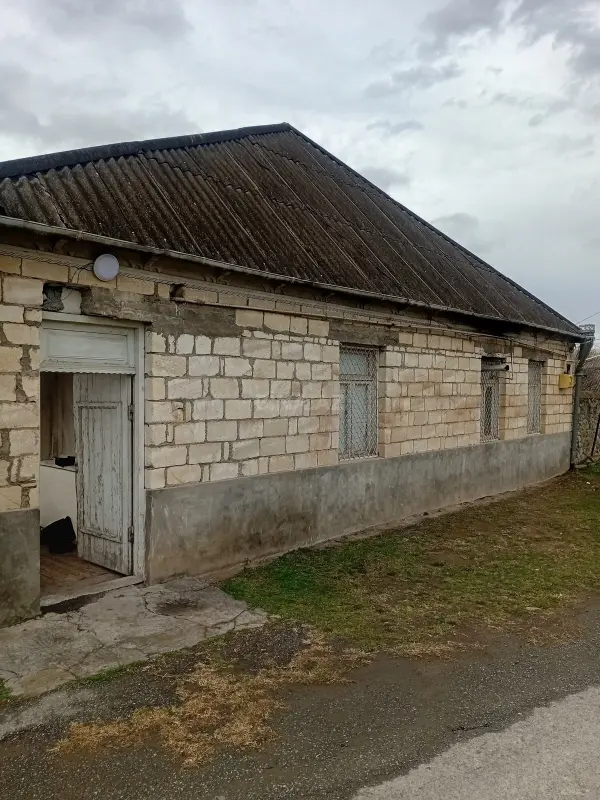 Satılır 2 otaqlı həyət evi 142.5 m²