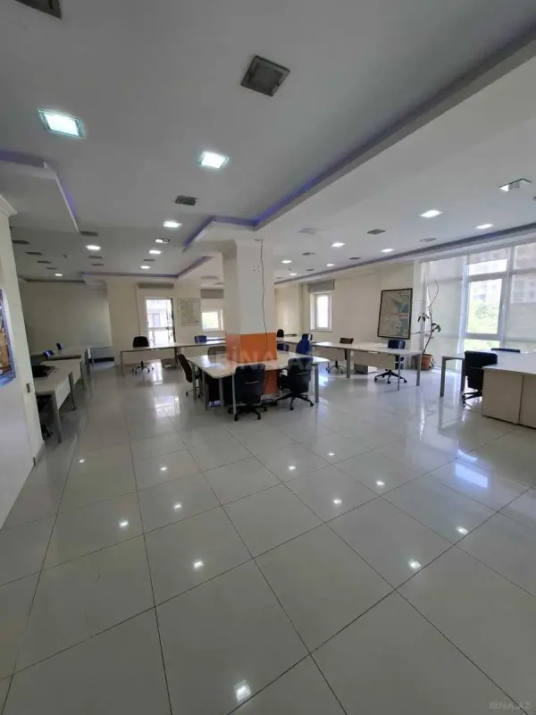 Kirayə verilir 8 otaqlı ofis 300 m²