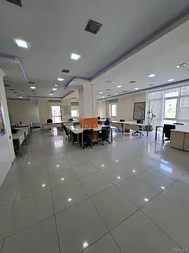 Kirayə verilir 8 otaqlı ofis 300 m² — Bakı 8 otaq 300.00 m²