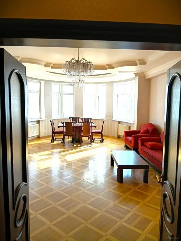 Satılır 3 otaqlı mənzil 165 m²