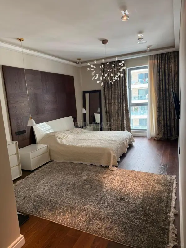 Kirayə verilir 3 otaqlı mənzil 160 m²