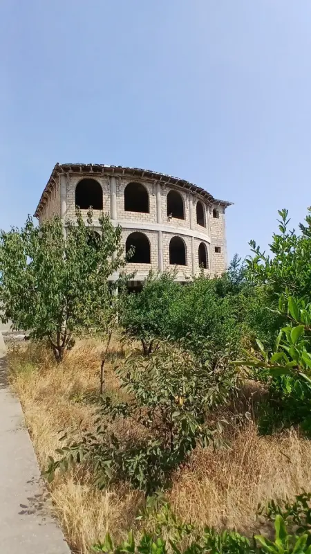 Satılır 9 otaqlı həyət evi 385 m²