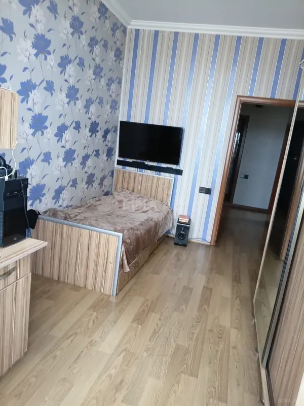 Satılır 4 otaqlı mənzil 110 m²