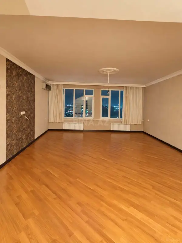 Satılır 4 otaqlı mənzil 204 m²