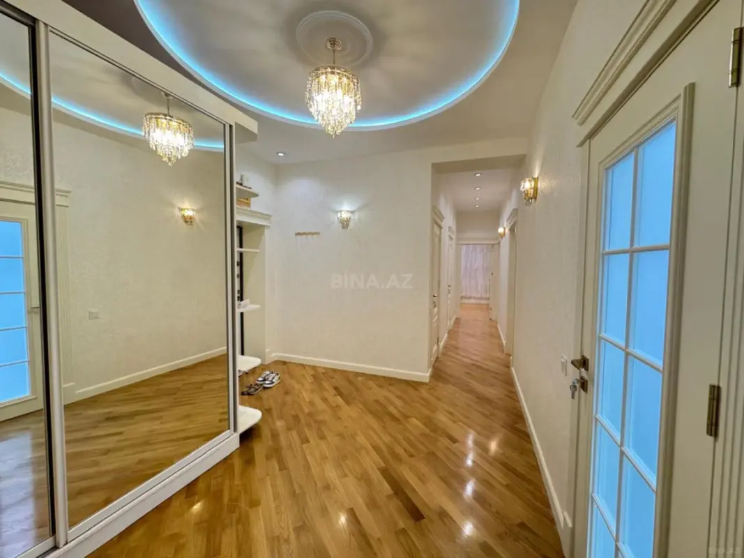 Kirayə verilir 4 otaqlı mənzil 156 m²