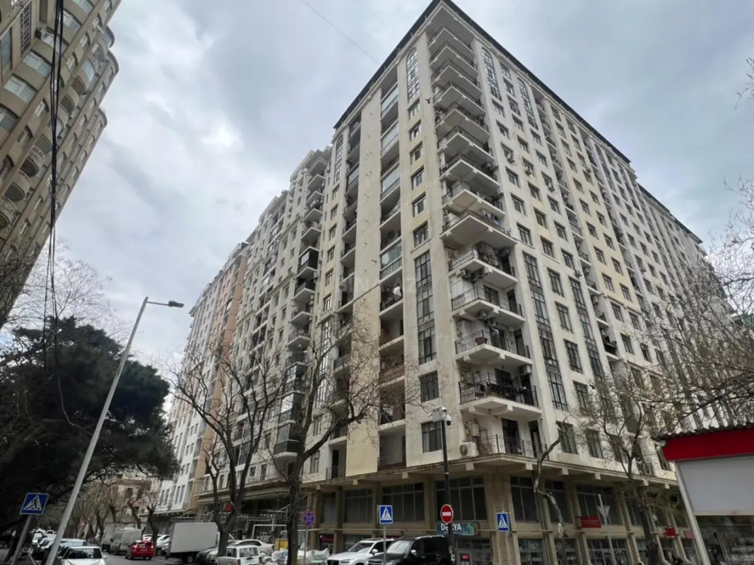 Satılır 3 otaqlı mənzil 120 m²