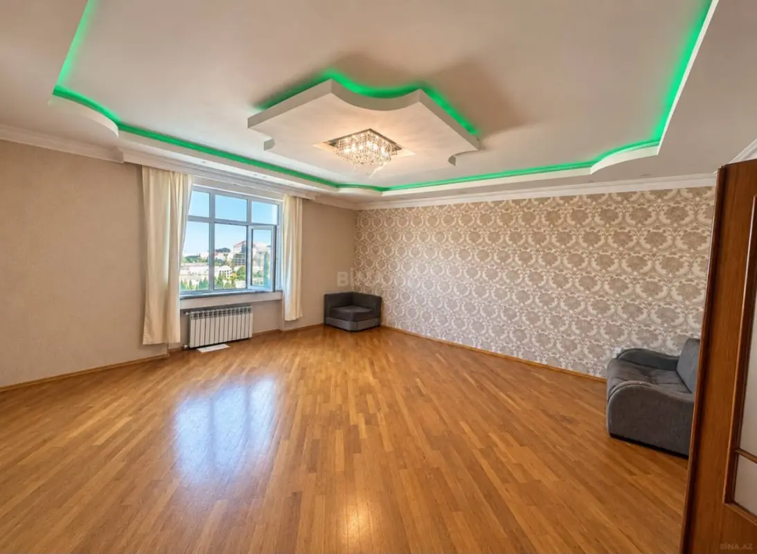 Satılır 3 otaqlı mənzil 135 m²