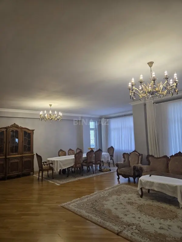 Satılır 3 otaqlı mənzil 109 m²