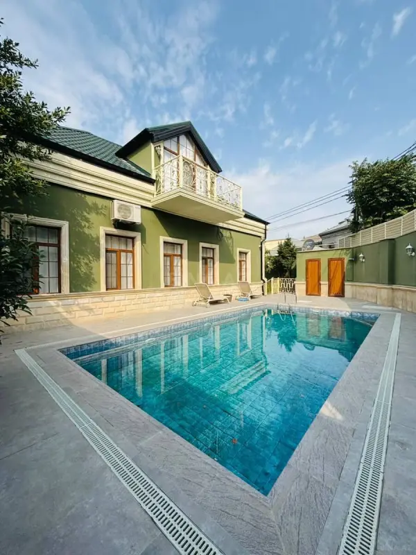 Satılır 5 otaqlı həyət evi 300 m²