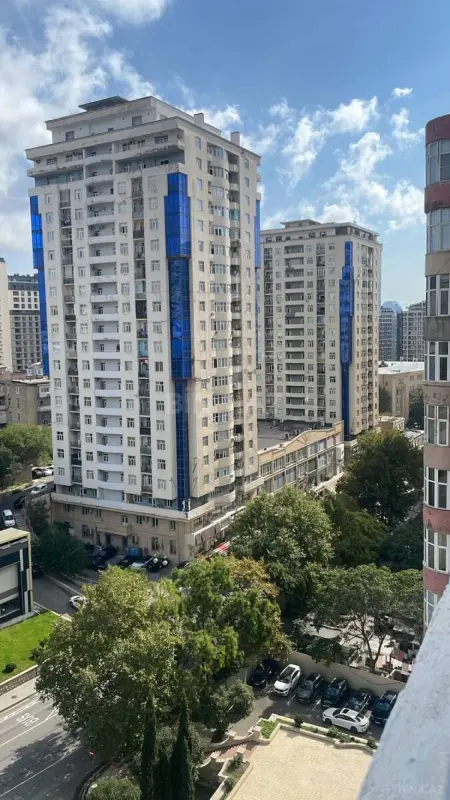 Kirayə verilir 4 otaqlı mənzil 230 m²