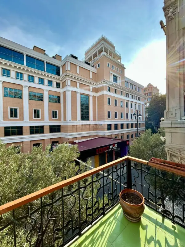 Kirayə verilir 3 otaqlı ofis 135 m²