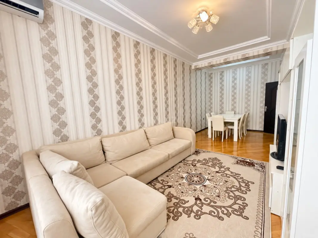 Kirayə verilir 2 otaqlı mənzil 86 m²