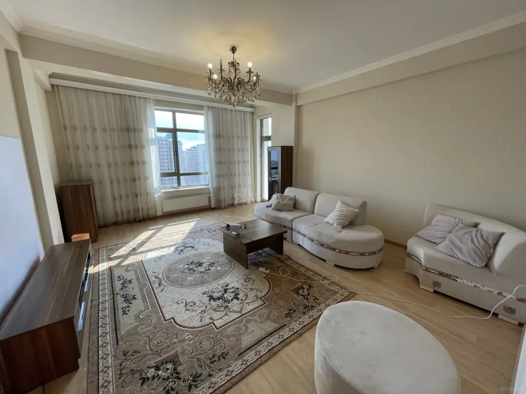 Kirayə verilir 2 otaqlı mənzil 95 m²