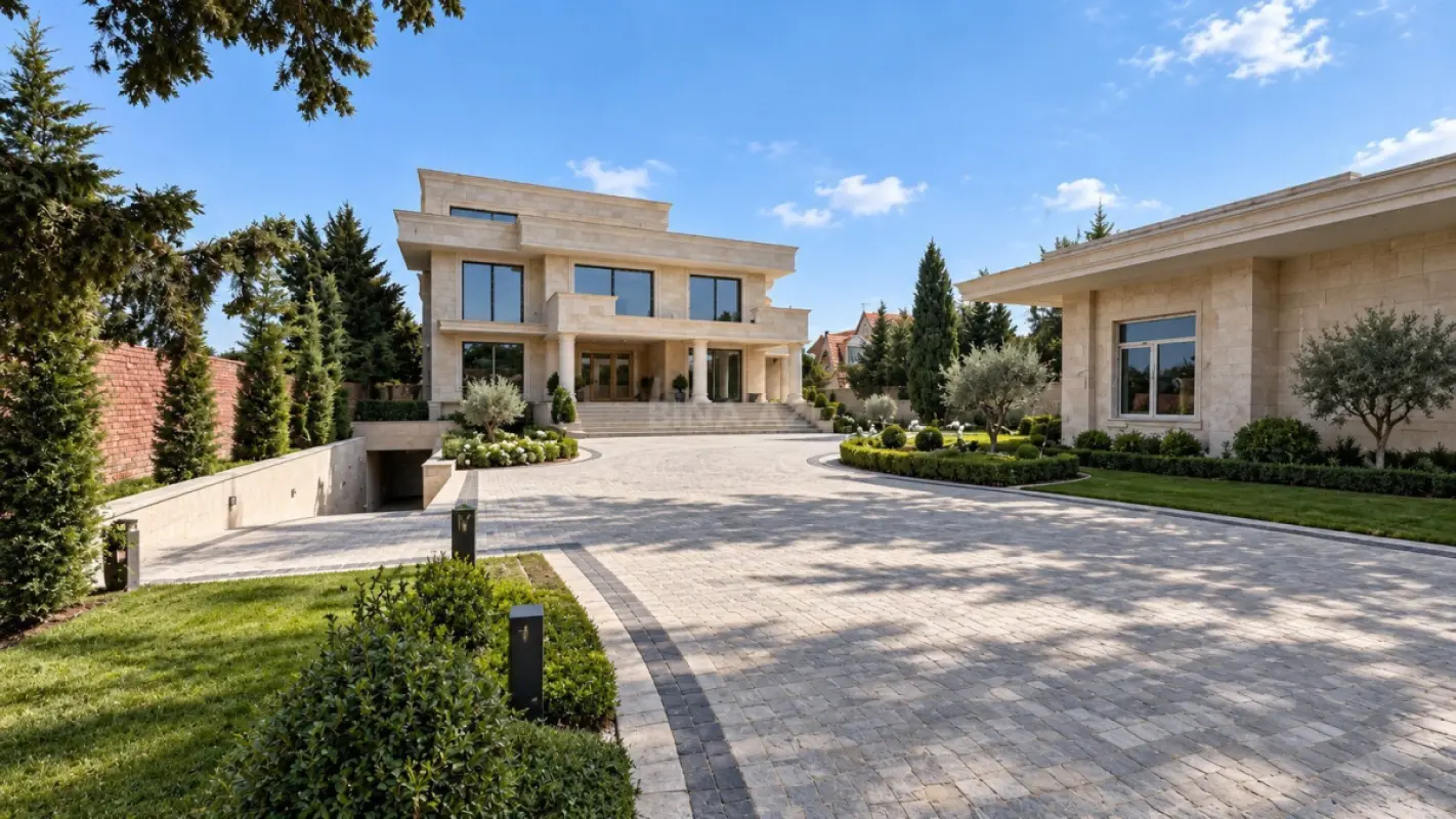 Satılır 7 otaqlı həyət evi 2000 m²